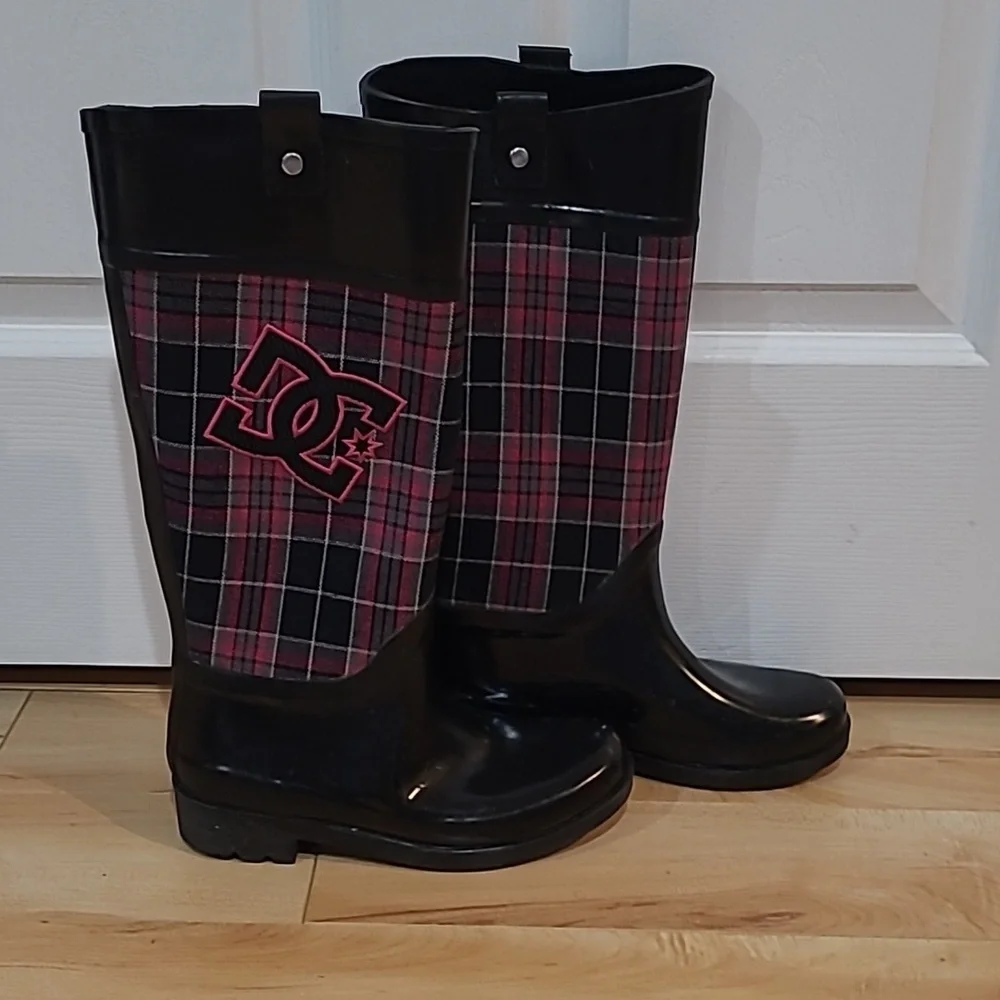 Women's size 6 DC rubber boots - Picture 2 of 6